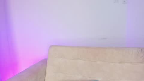 Hi fiends ---- I usually start online from Monday to Friday from 1000 am Saturdays and Sundays at 600 am Colombia time online show from 02-14-25, 06:19