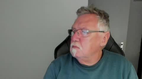 sharlots_pet online show from 04-19-26, 06:32