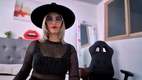 Snapshot of sharlott_3 chatting on 02-06-26, 01:47 sharlott_3 online show from 02-06-26, 01:47