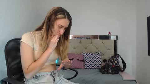 Sara online show from 03-06-25, 02:18