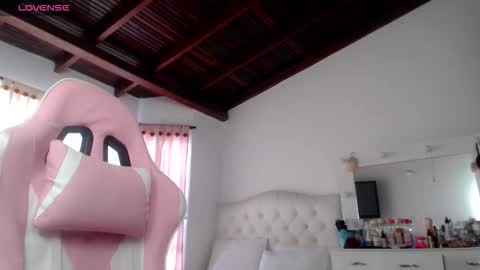 sharlotte  online show from 12-18-25, 08:48