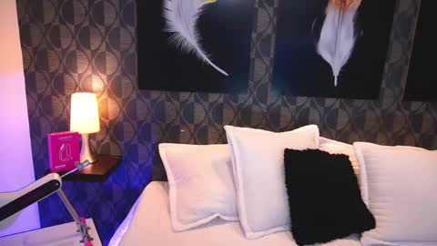 Snapshot of sharomross chatting on 04-21-26, 03:07 Sharom online show from 04-21-26, 03:07