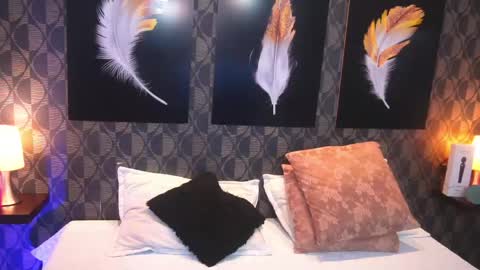 Snapshot of sharomross chatting on 04-27-26, 07:45 Sharom online show from 04-27-26, 07:45