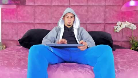 Sharon  Tyga online show from 01-10-26, 03:47