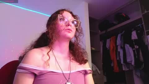 Snapshot of sharonblack_ chatting on 04-19-26, 01:16 kitsune online show from 04-19-26, 01:16