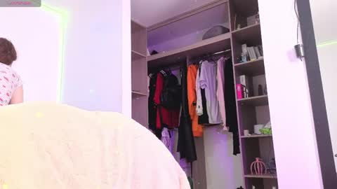 Snapshot of sharonblack_ chatting on 04-23-26, 11:09 kitsune online show from 04-23-26, 11:09