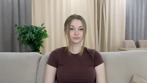 Snapshot of sharrimalagisi chatting on 09-09-25, 04:34 Miroslava online show from 09-09-25, 04:34