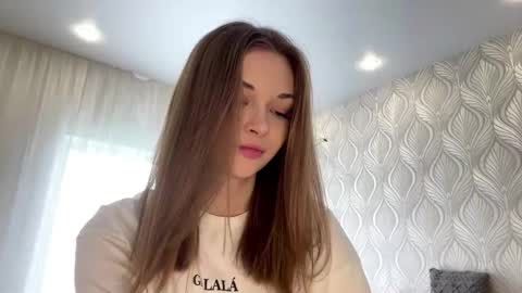 Snapshot of sharrimalagisi chatting on 09-15-25, 04:23 Miroslava online show from 09-15-25, 04:23