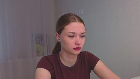 Snapshot of sharrimalagisi chatting on 10-18-25, 04:15 Miroslava online show from 10-18-25, 04:15