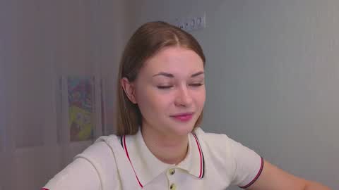 Snapshot of sharrimalagisi chatting on 10-19-25, 04:13 Miroslava online show from 10-19-25, 04:13