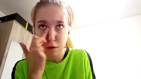 Annette online show from 12-05-25, 06:33