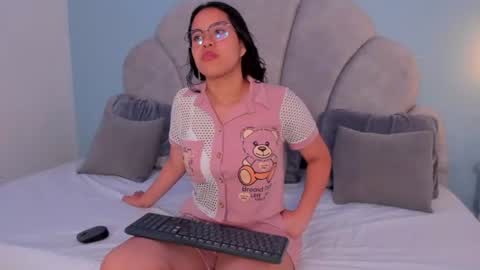 Snapshot of shayra_alina chatting on 06-14-26, 01:13 shayra_alina online show from 06-14-26, 01:13