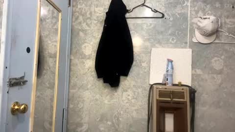 Snapshot of shelbybaby01 chatting on 12-05-24, 01:38 Shelby holes online show from 12-05-24, 01:38