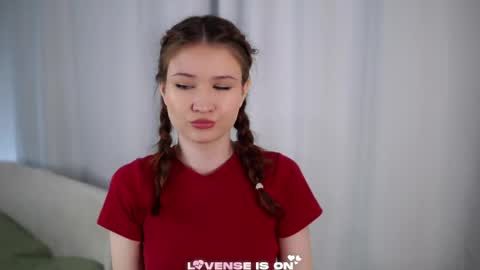 Lina online show from 03-11-26, 01:39