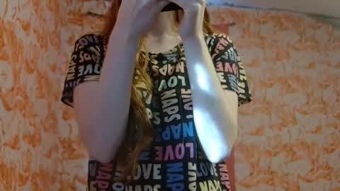 Erika online show from 11-06-25, 08:43