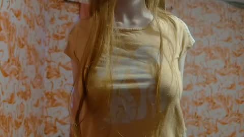 Snapshot of shelikessoymilk chatting on 05-01-26, 12:04 Erika online show from 05-01-26, 12:04