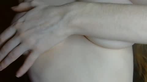 Snapshot of shelikessoymilk chatting on 06-03-26, 06:02 Erika online show from 06-03-26, 06:02