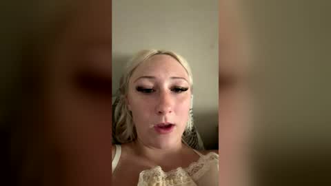 Snapshot of shellbell00 chatting on 06-01-26, 03:25 shellbell00 online show from 06-01-26, 03:25