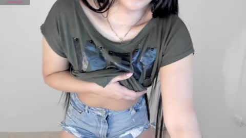 Snapshot of shelly_rohades chatting on 05-16-26, 04:09 online show from 05-16-26, 04:09