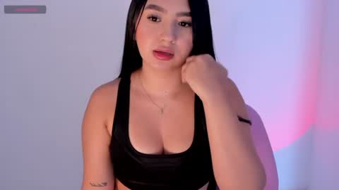 Snapshot of shelly_rohades chatting on 06-20-26, 04:48 online show from 06-20-26, 04:48