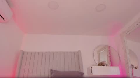 shelynna_azzul online show from 06-04-26, 12:00