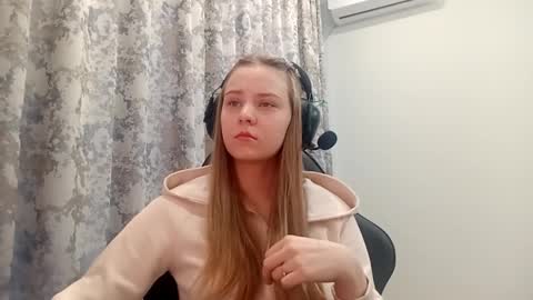 Lisa online show from 11-28-25, 06:49