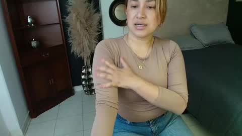 Snapshot of sheryl_jones chatting on 05-15-26, 01:07 sheryl_jones online show from 05-15-26, 01:07