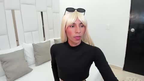 Snapshot of sheryl_sss chatting on 12-17-24, 05:26 Sheryl online show from 12-17-24, 05:26