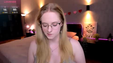 Hello guys my name is Aemilia online show from 09-11-25, 08:25