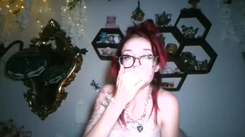 Snapshot of shespeachy chatting on 06-15-26, 04:25 peachy online show from 06-15-26, 04:25