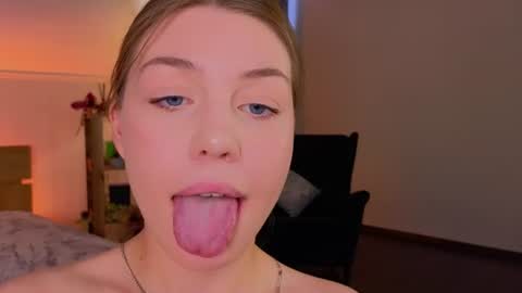 Snapshot of shine_abby_ chatting on 06-25-26, 03:50 Abby online show from 06-25-26, 03:50