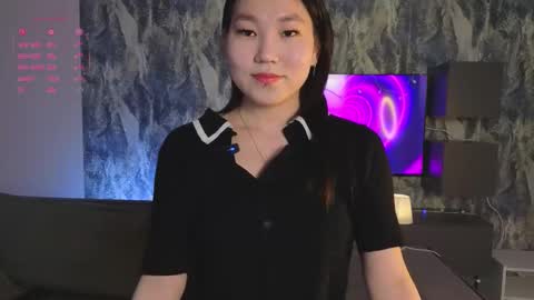 Snapshot of shining_from_east chatting on 11-19-25, 03:06 Chika online show from 11-19-25, 03:06