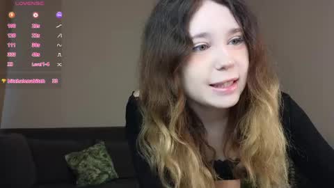 Snapshot of shiny_bell chatting on 04-27-26, 07:17 Bell 3 Next broadcast online show from 04-27-26, 07:17