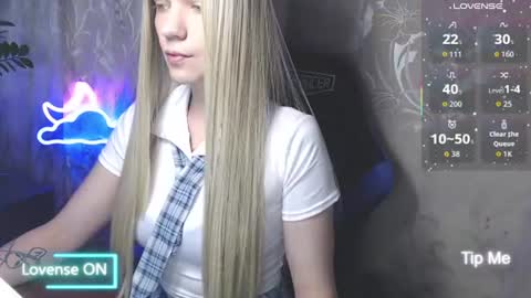 Snapshot of shiny_victoria chatting on 06-14-26, 08:27 Victoria online show from 06-14-26, 08:27