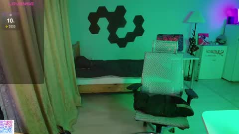 shiromy_ online show from 04-18-26, 07:07