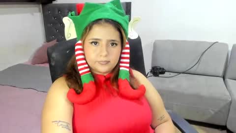 Snapshot of shofia_beltran chatting on 12-04-24, 12:19 Shofia Beltran online show from 12-04-24, 12:19