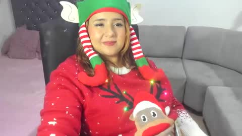 Snapshot of shofia_beltran chatting on 12-25-24, 11:20 Shofia Beltran online show from 12-25-24, 11:20