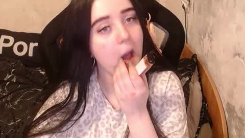 Snapshot of show_for_you chatting on 10-16-25, 08:21 show_for_you online show from 10-16-25, 08:21