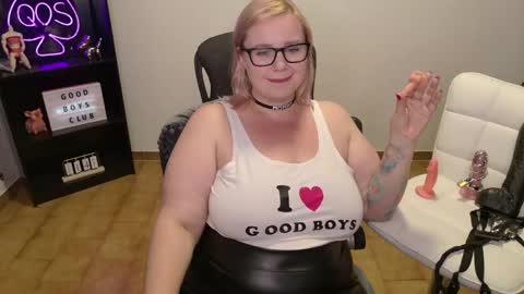 Snapshot of showmebbw chatting on 05-14-26, 02:35 Mimi online show from 05-14-26, 02:35