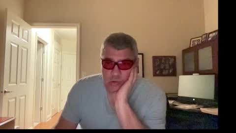 Chicago Guy online show from 10-29-25, 03:53