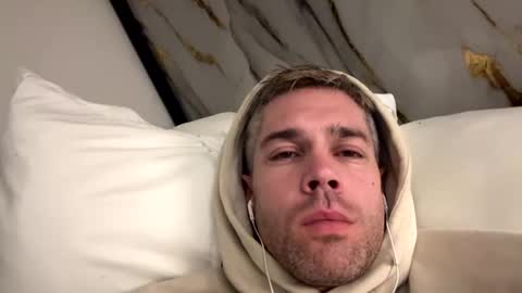 Snapshot of shreddylong chatting on 11-16-25, 12:33 shreddylong online show from 11-16-25, 12:33