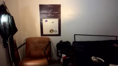 Snapshot of shreddylong chatting on 05-02-26, 02:27 shreddylong online show from 05-02-26, 02:27