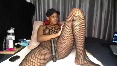 Snapshot of shugacubee chatting on 01-08-25, 05:05 EVA online show from 01-08-25, 05:05