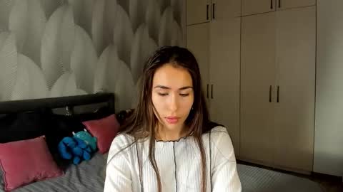 Mika online show from 09-21-25, 03:30