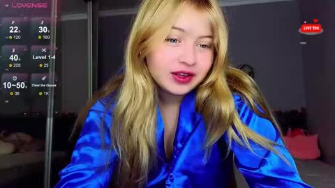 Snapshot of shy_blondiee chatting on 02-06-25, 10:53 Molly online show from 02-06-25, 10:53
