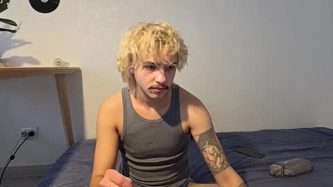 Snapshot of shy_boy17 chatting on 02-09-26, 12:09 your shy boy online show from 02-09-26, 12:09