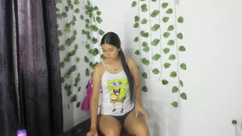 Snapshot of shy_brunnette chatting on 05-23-26, 01:15 Canela online show from 05-23-26, 01:15