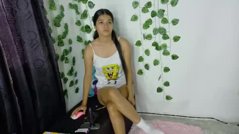 Snapshot of shy_brunnette chatting on 06-05-26, 01:28 Canela online show from 06-05-26, 01:28