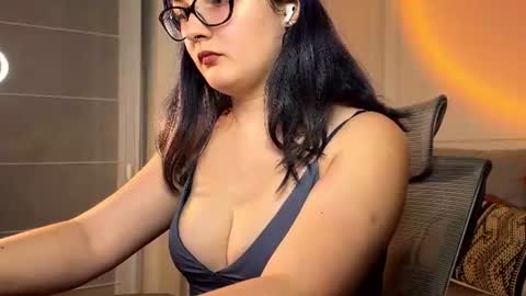 Snapshot of shylittlemouth chatting on 06-12-26, 07:24 Vanessa online show from 06-12-26, 07:24