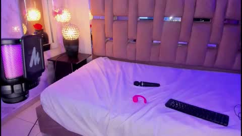 Snapshot of shylysweet chatting on 10-21-25, 05:41 Shyly online show from 10-21-25, 05:41